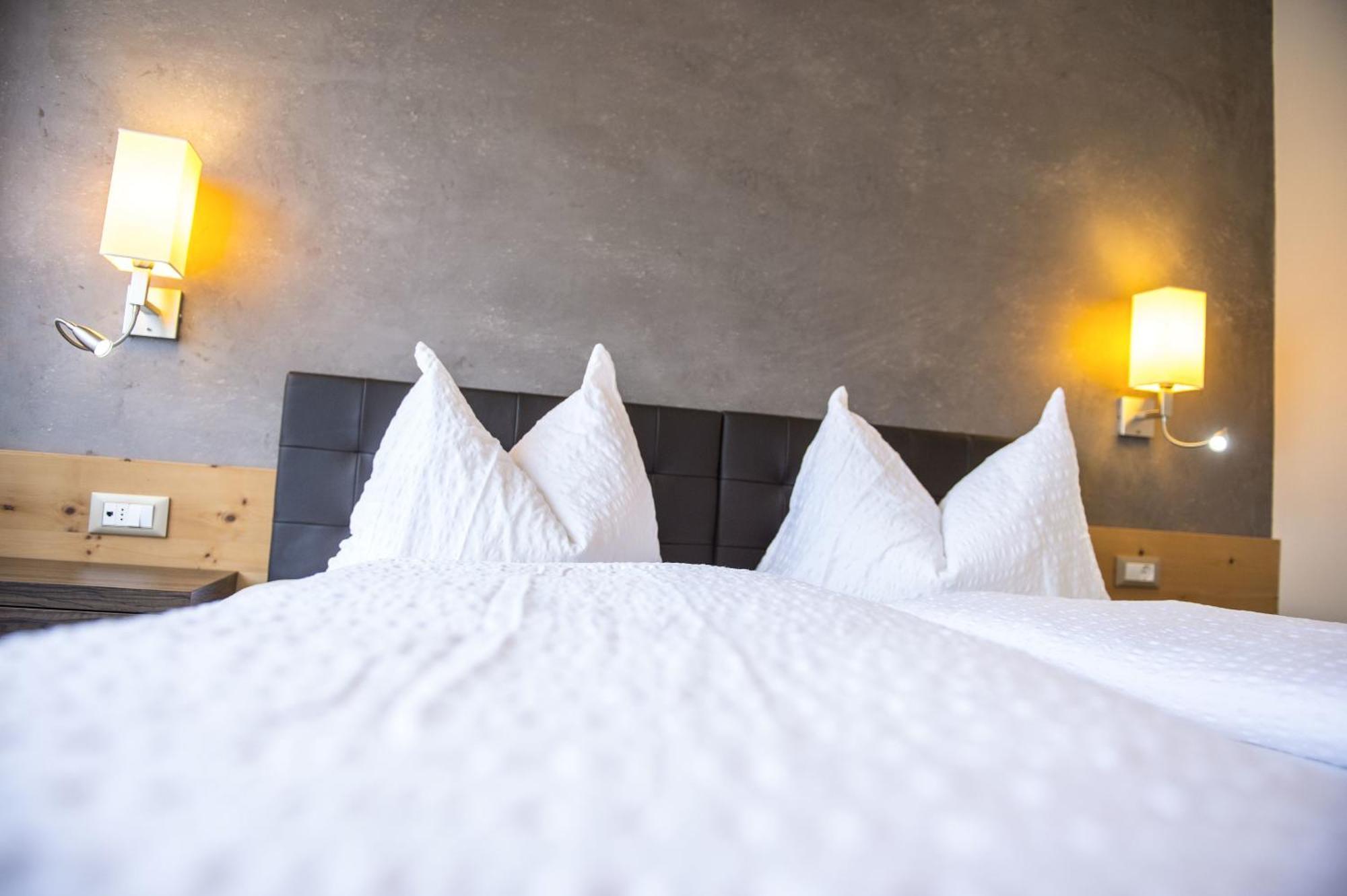 Hotel Zum Tiroler Adler Bilik gambar