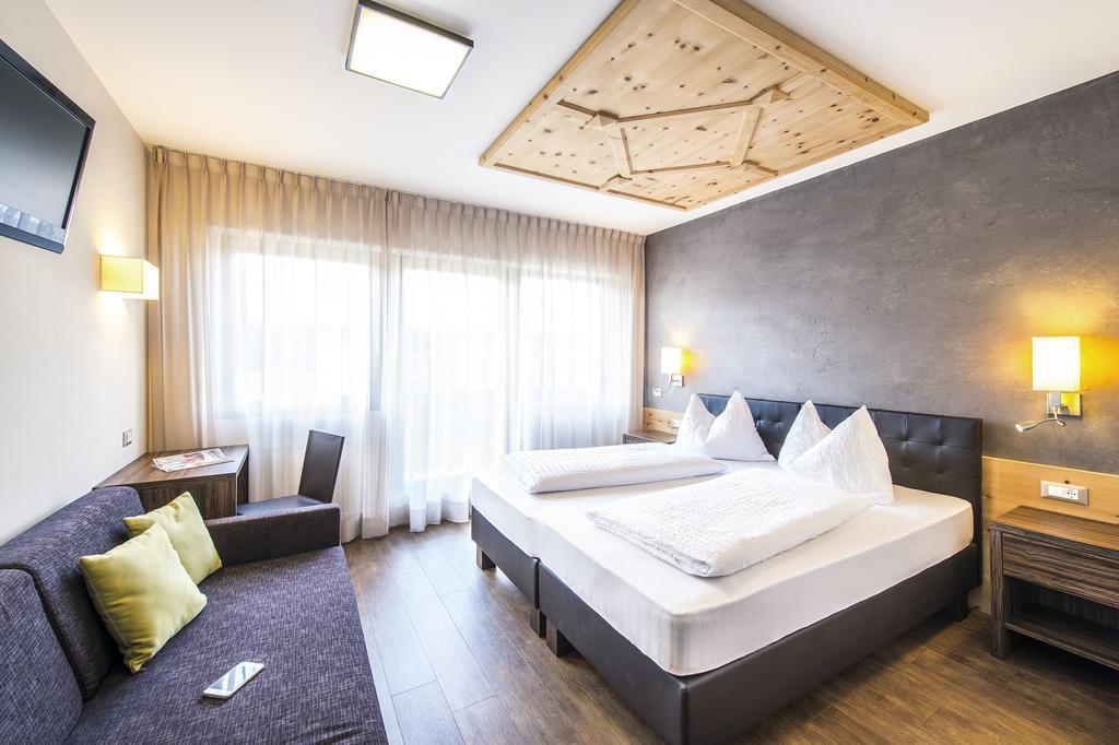Hotel Zum Tiroler Adler Bilik gambar